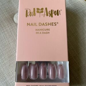 Red Aspen Annie’s at Opening Night Press On Nails